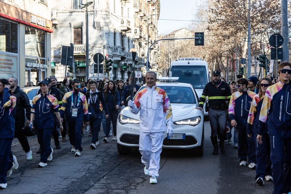 A sportolók faluját is meglátogatta az olimpiai láng