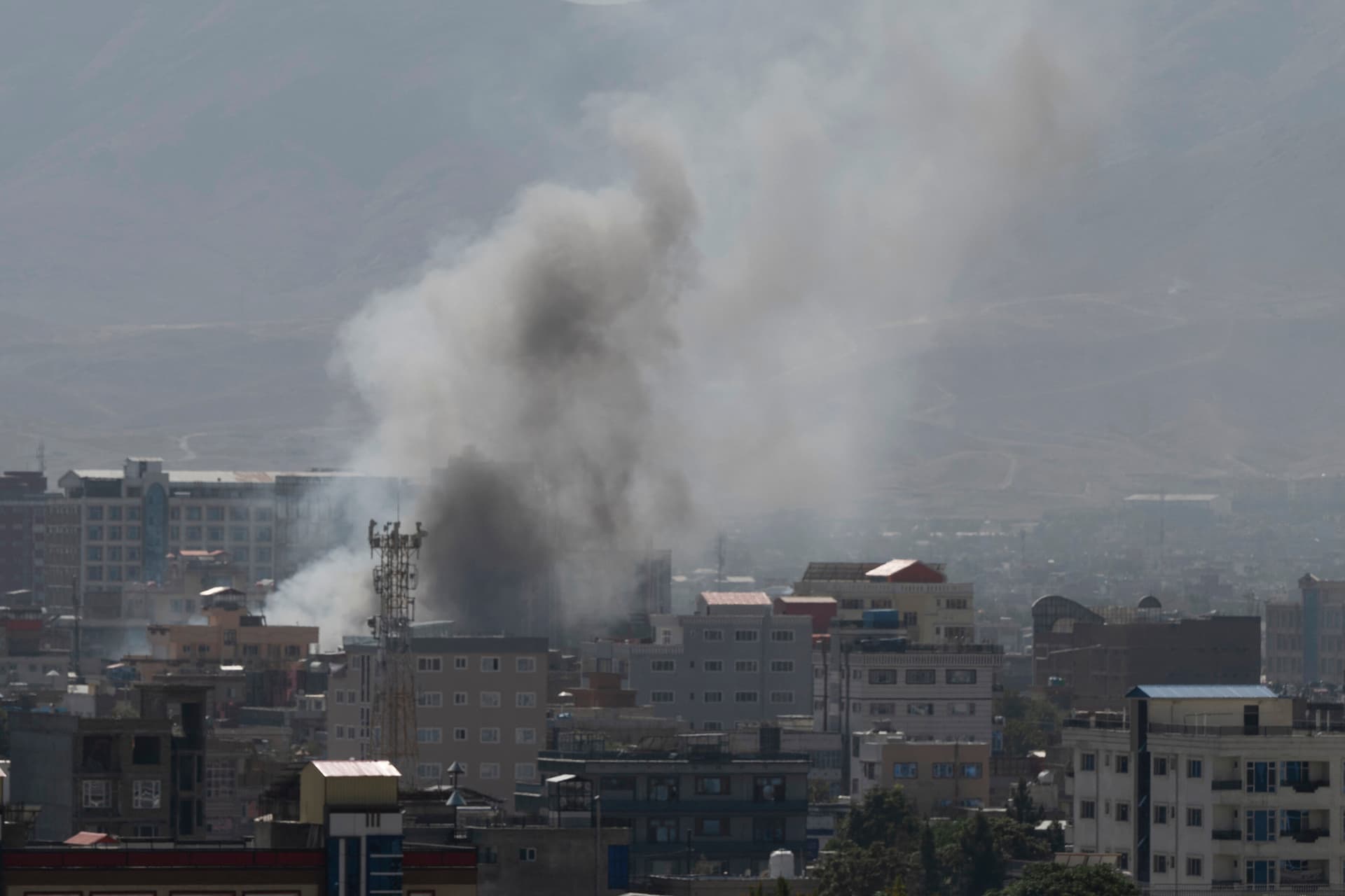 Afganisztán pakisztáni repülőgépeket lő Kabul felett