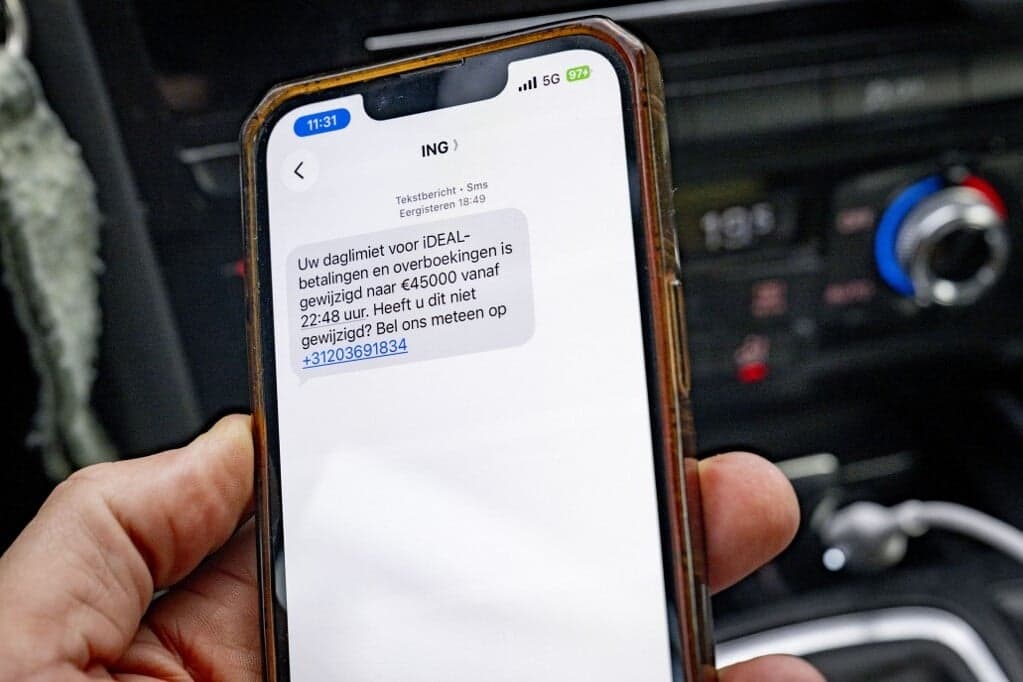 Csaló SMS-ben követelik a büntetések megfizetését