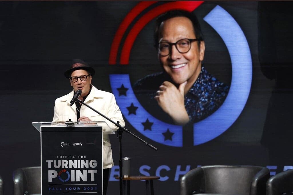 Rob Schneider üzent Orbán Viktornak