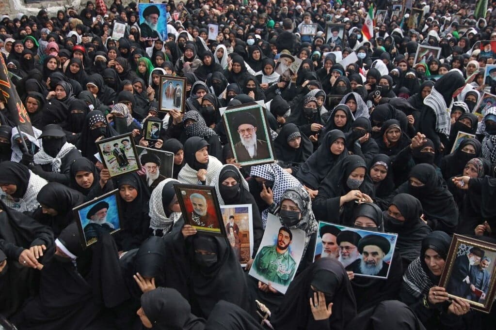 Elhalasztották az Ali Hamenei temetését