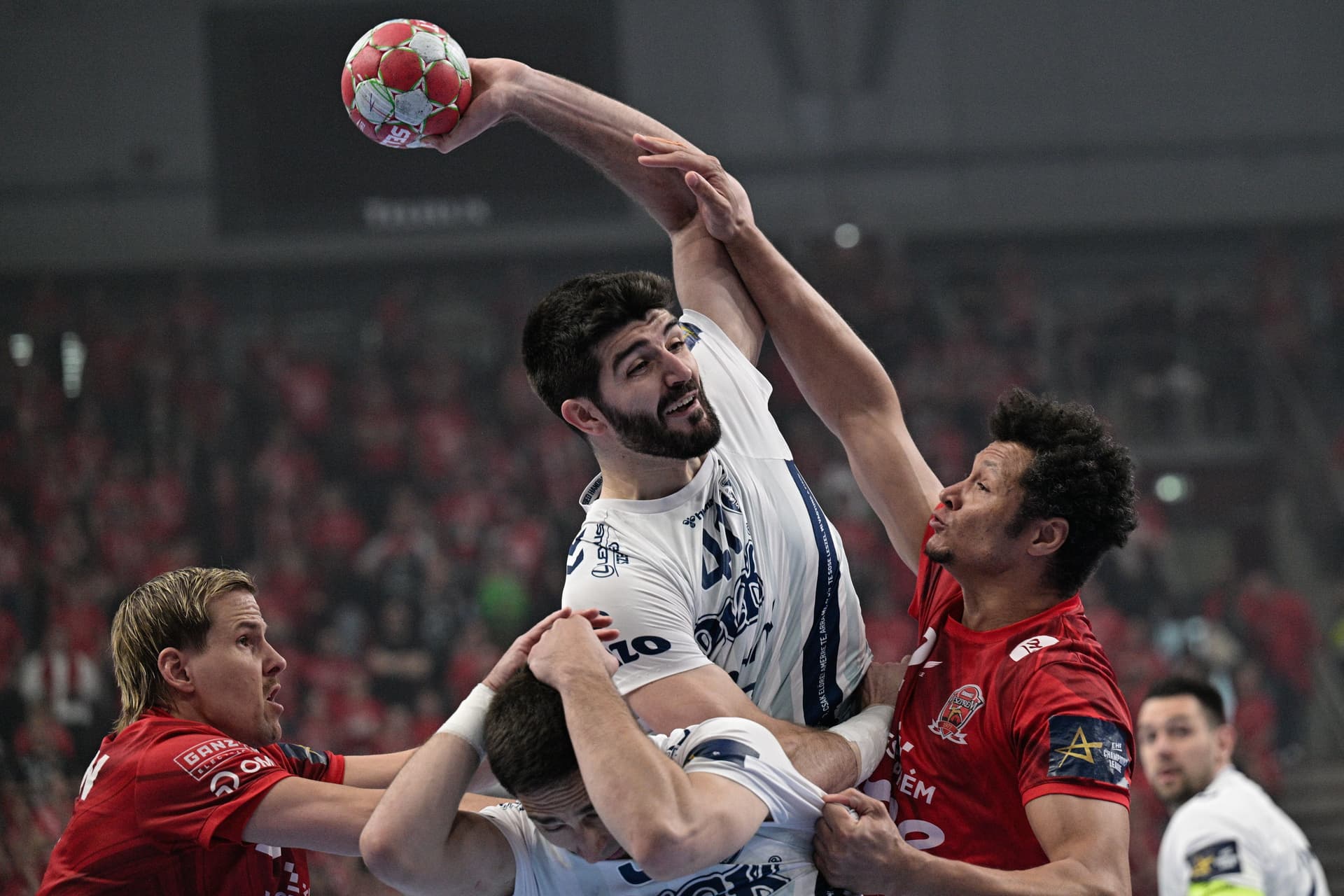 A Veszprém hat góllal megnyerte a Szeged elleni rangadót