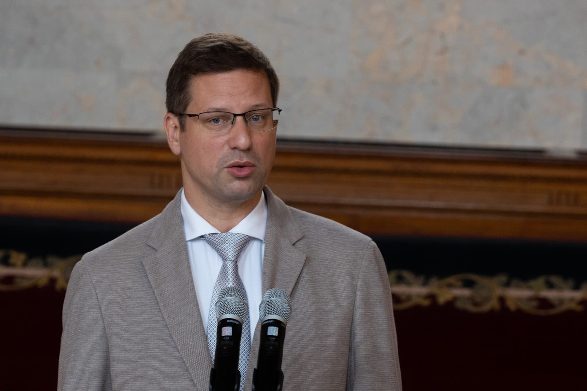 Gulyás Gergely szerint a Tisza Párt alkotmánymódosítása a szigorú migrációs politika felszámolását célozza