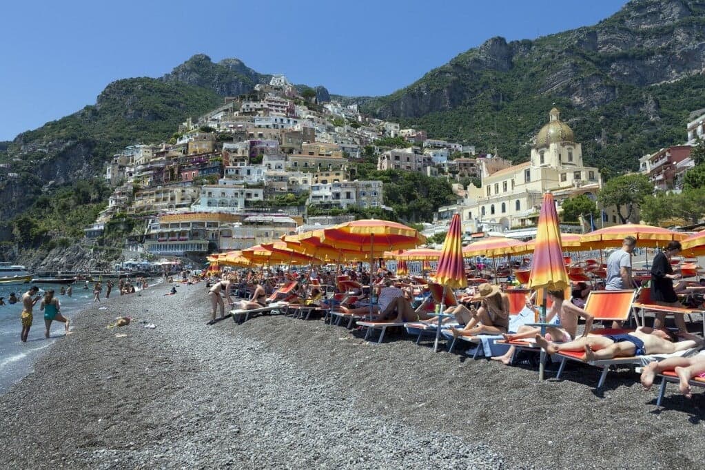 Turisták árasztottak el egy olasz falut az Amalfi-parton