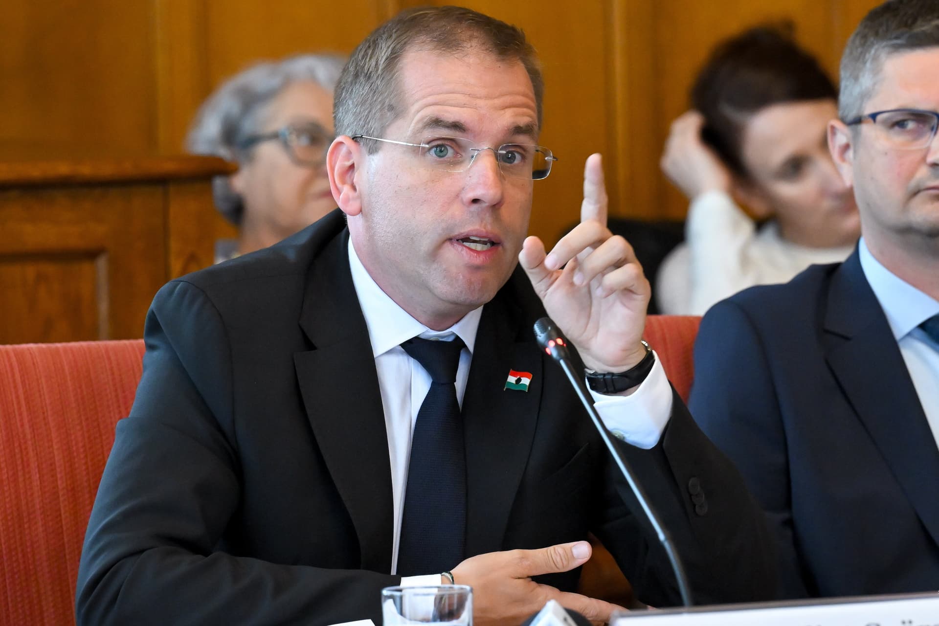 Lista készül a rendszer korábbi besúgóiról 