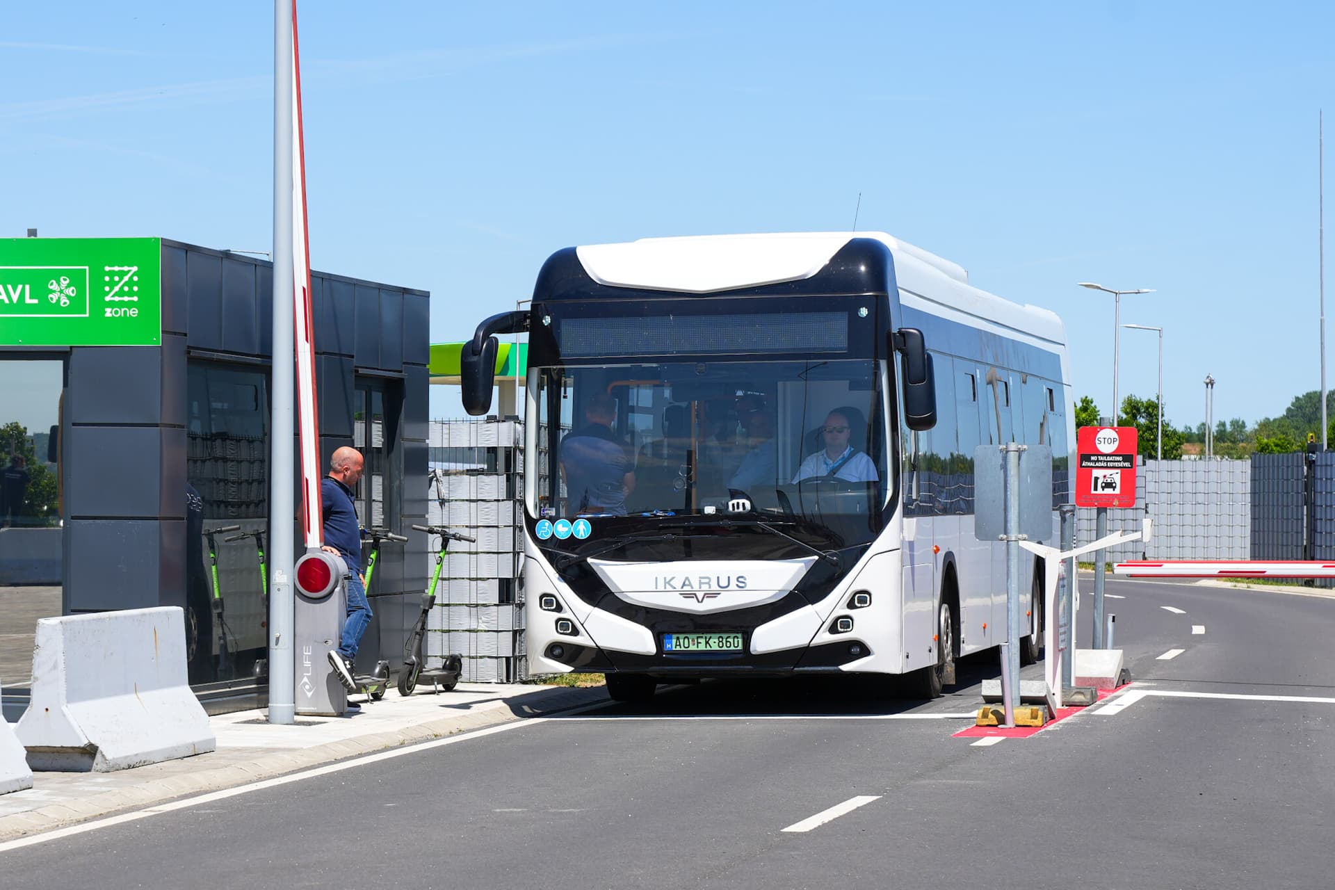 Ikarus busz