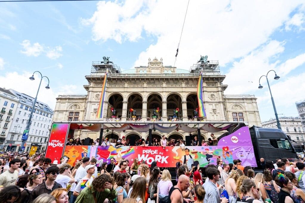 Több mint 300 ezren vettek részt a bécsi Szivárvány Parádén
