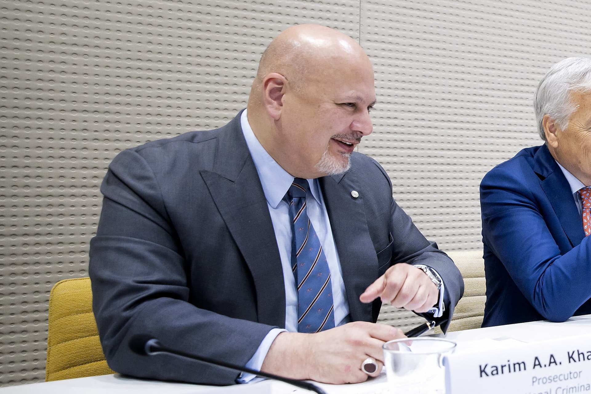 Szexuális visszaélés gyanúja miatt felfüggesztették a főügyészt