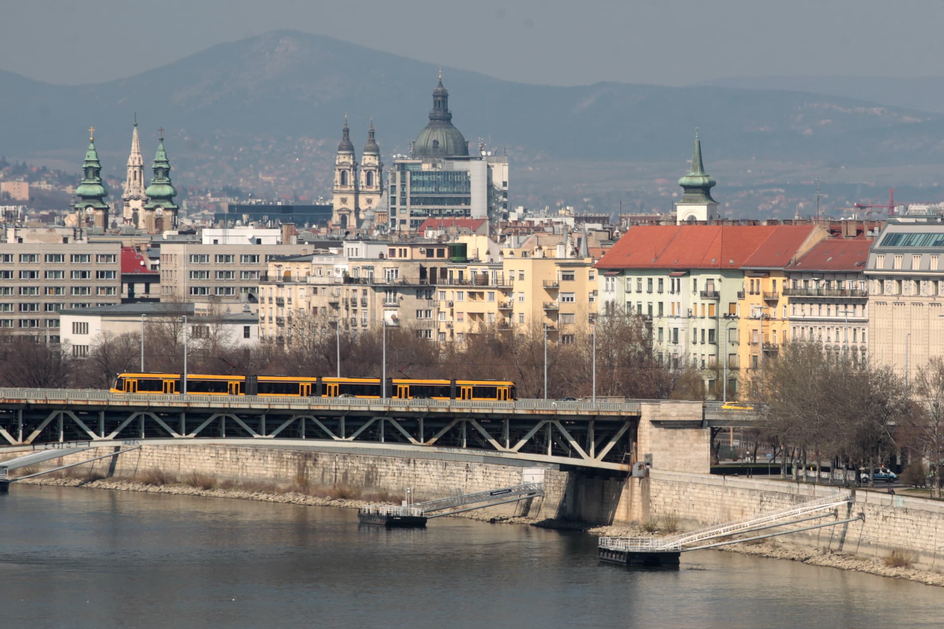 Drámai életmentés a Petőfi hídon