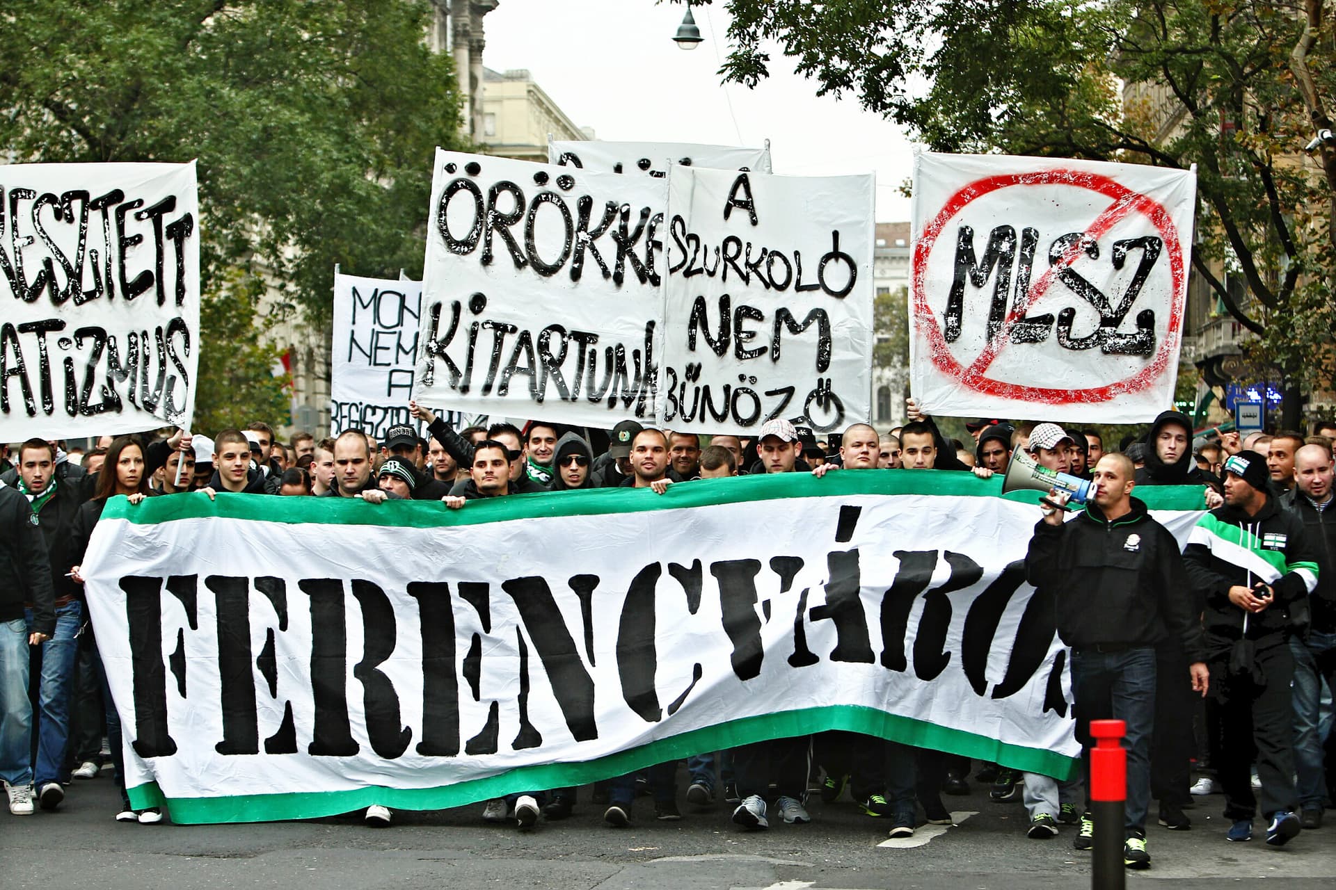 Szurkolói tüntetés