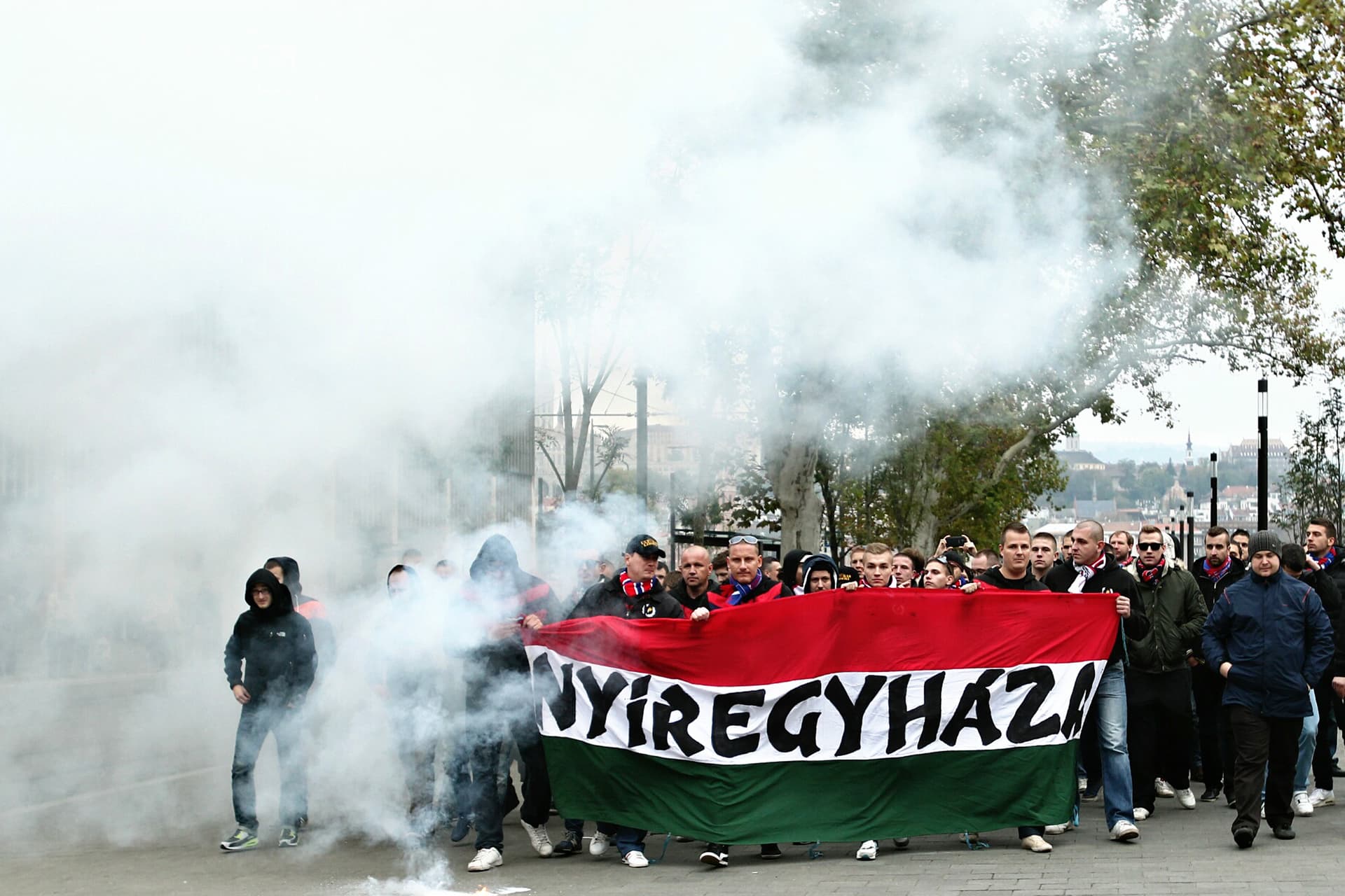 Szurkolói tüntetés