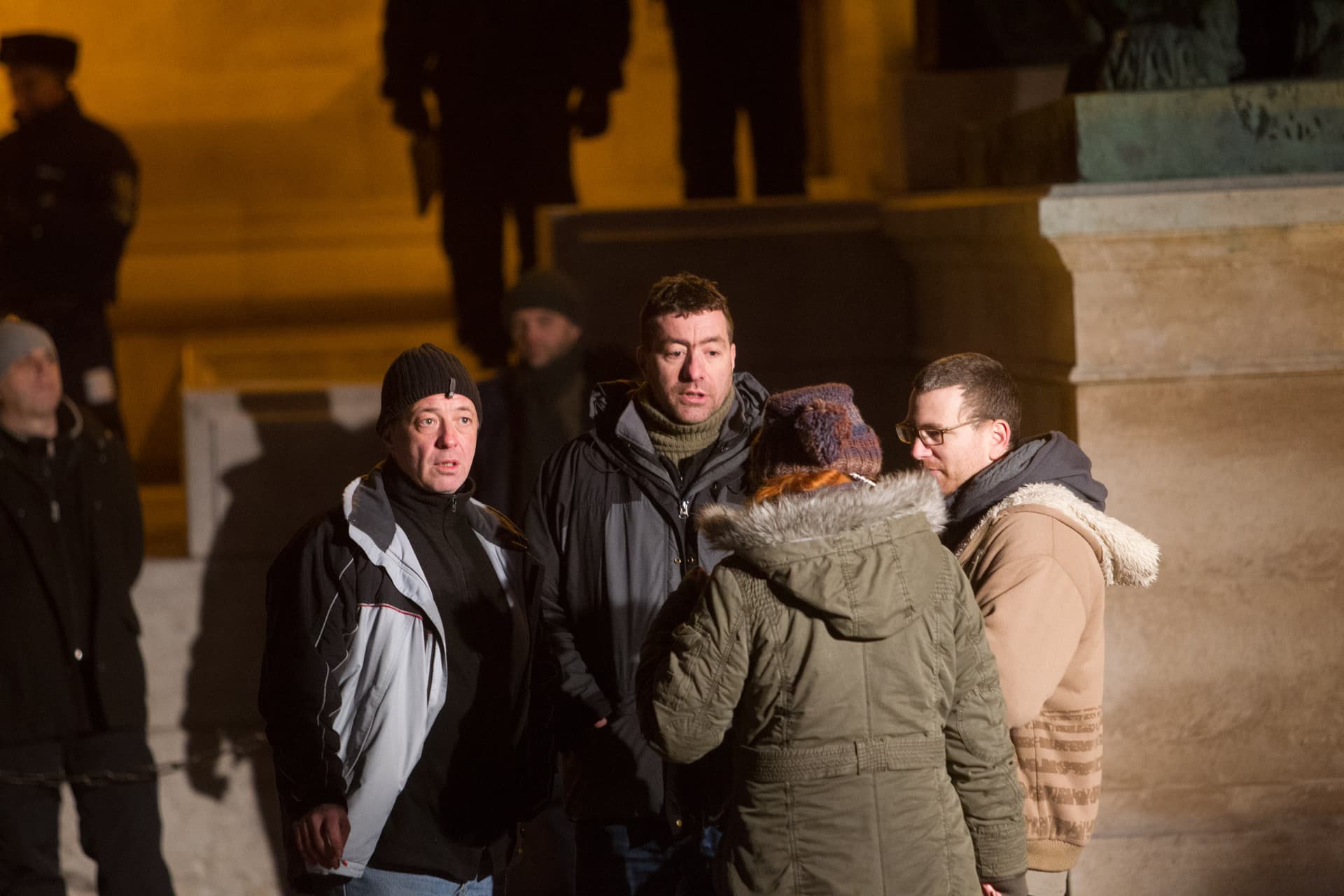 büdzséellenes demonstráció