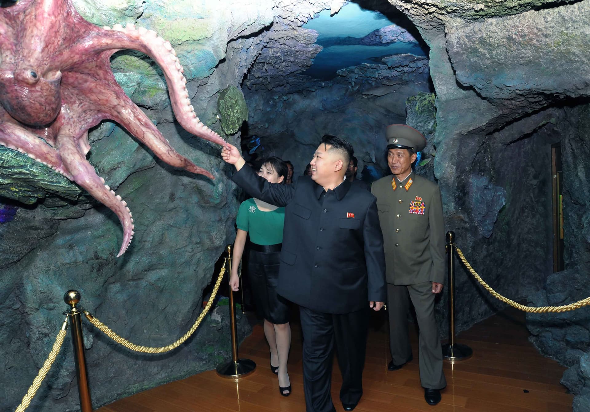 Kim Dzsong Un tanul