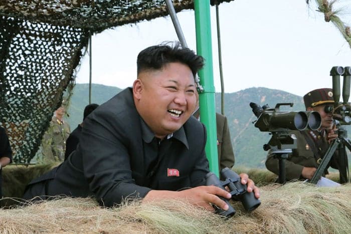 Kim Dzsong Un tanul