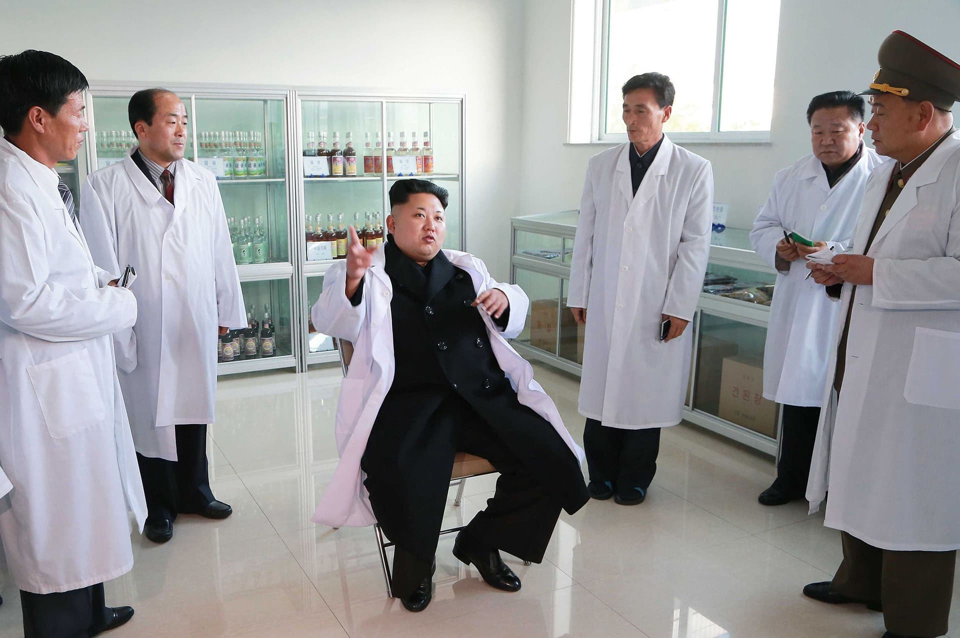 Kim Dzsong Un tanul