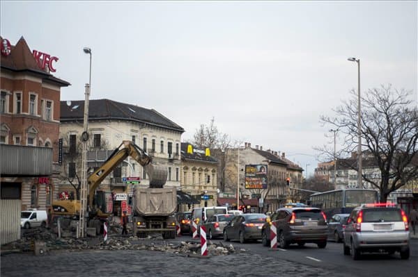 Széll Kálmán tér felújításának első napja