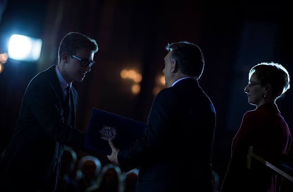 Orbán Viktor diákolimpikonok
