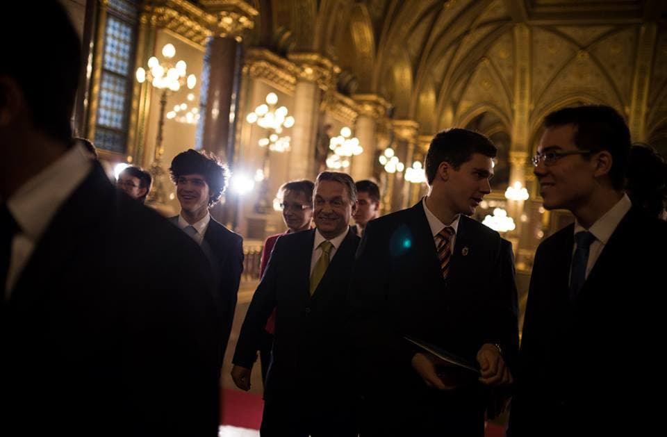 Orbán Viktor diákolimpikonok
