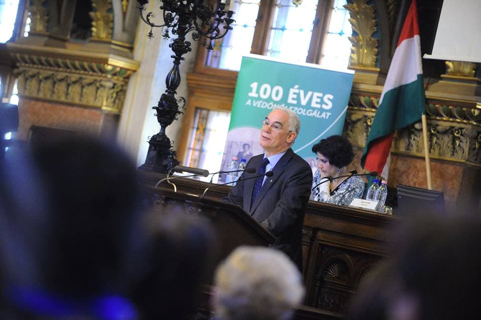 Balog Zoltán védőnőkkel