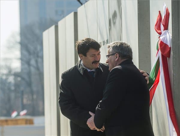 Áder lengyelország