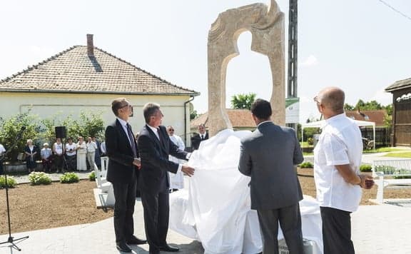 Rétvári Bence Tiszadada Trianon emlékmű