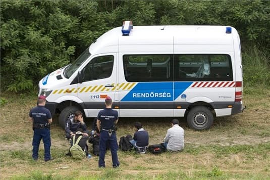 Kétszáznál is több határsértővel szemben intézkedtek a rendőrök a hétvégén