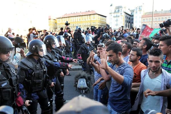 menekült keleti
