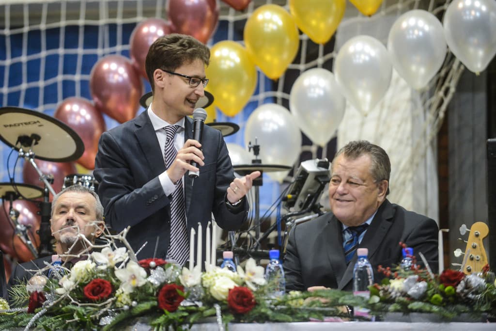 Videoton évzáró
