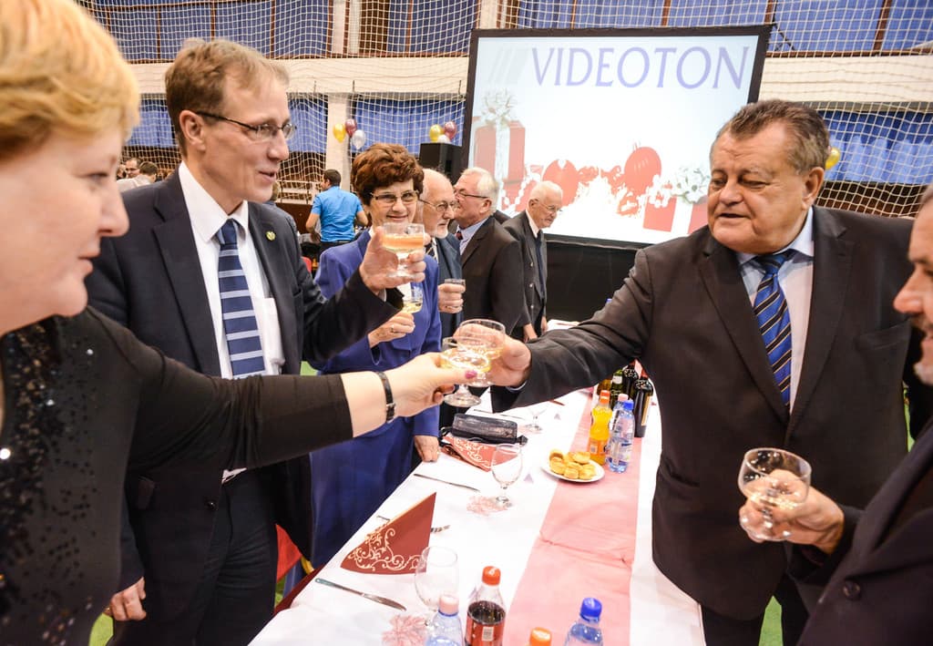 Videoton évzáró
