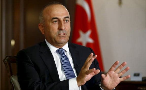 Cavusoglu: Még nem vonultak ki teljesen „a terroristák” a határ menti sávból