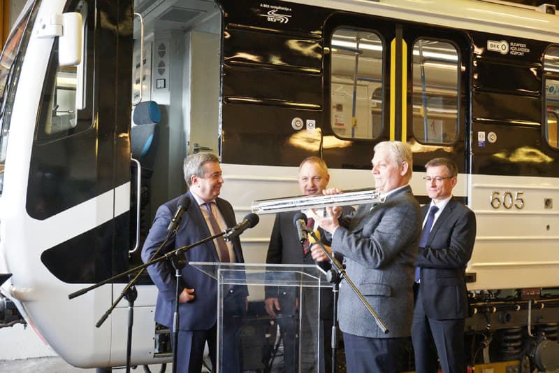 Felújított 3-as metrószerelvények