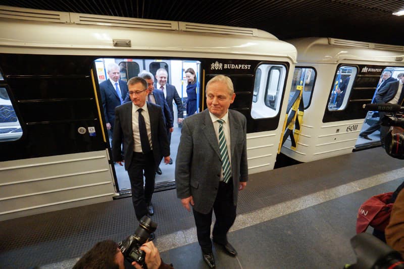 Felújított 3-as metrószerelvények