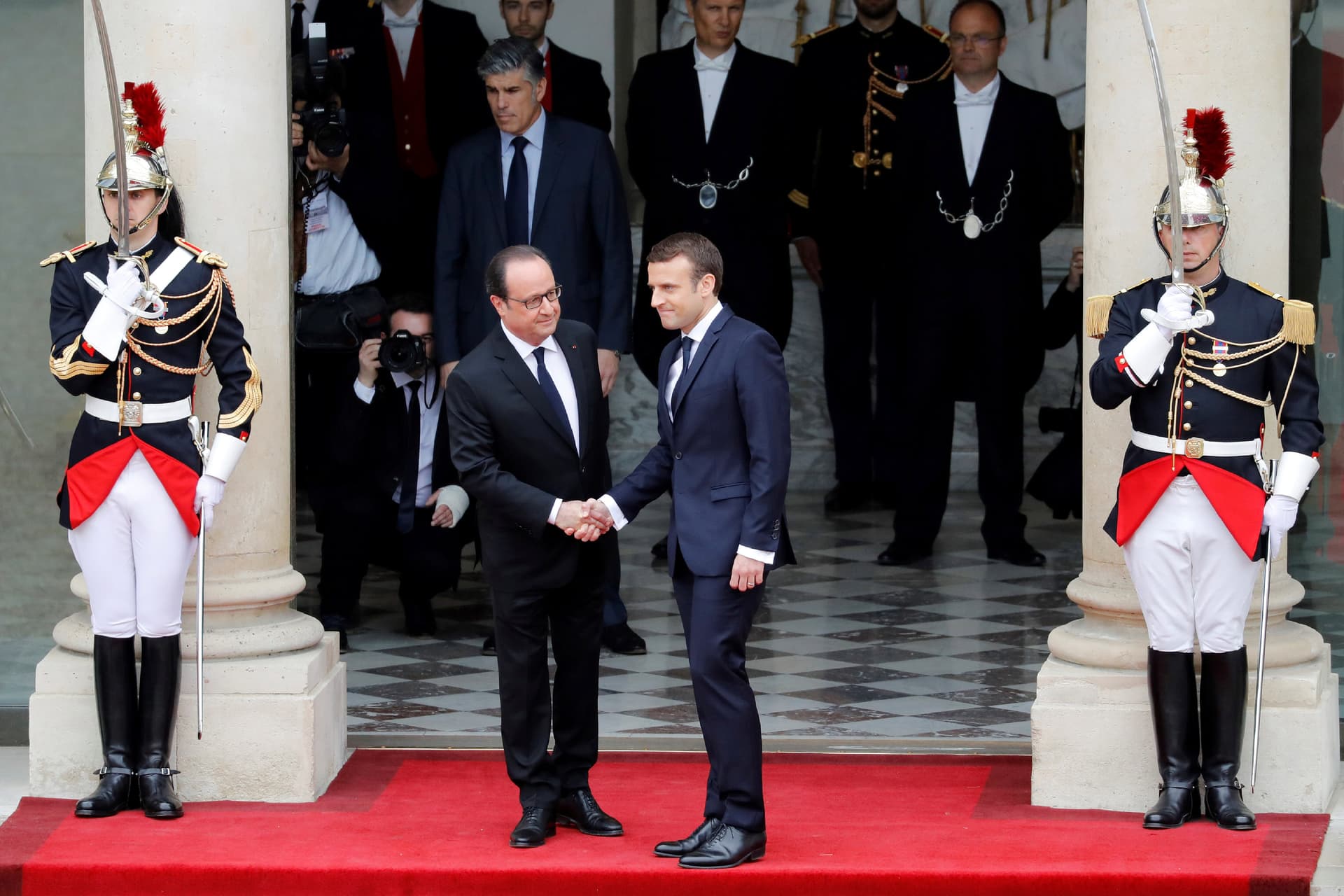 Macron beiktatás