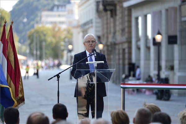 Várkert Bazár és Lánchíd utca átadás