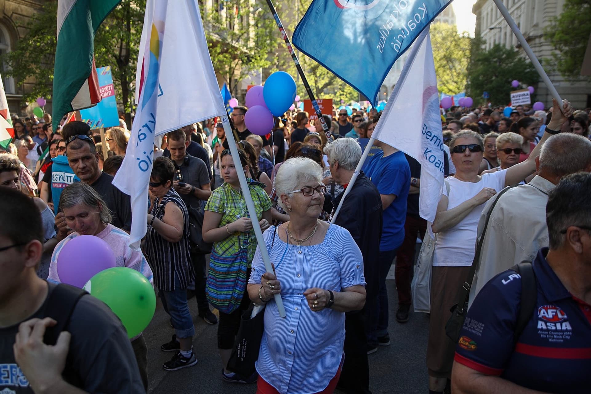 ellenzéki tüntetés április 21