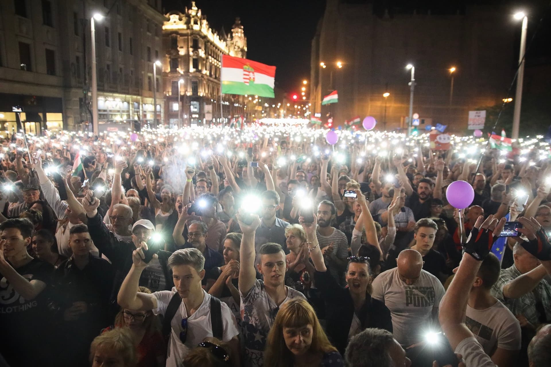 ellenzéki tüntetés április 21