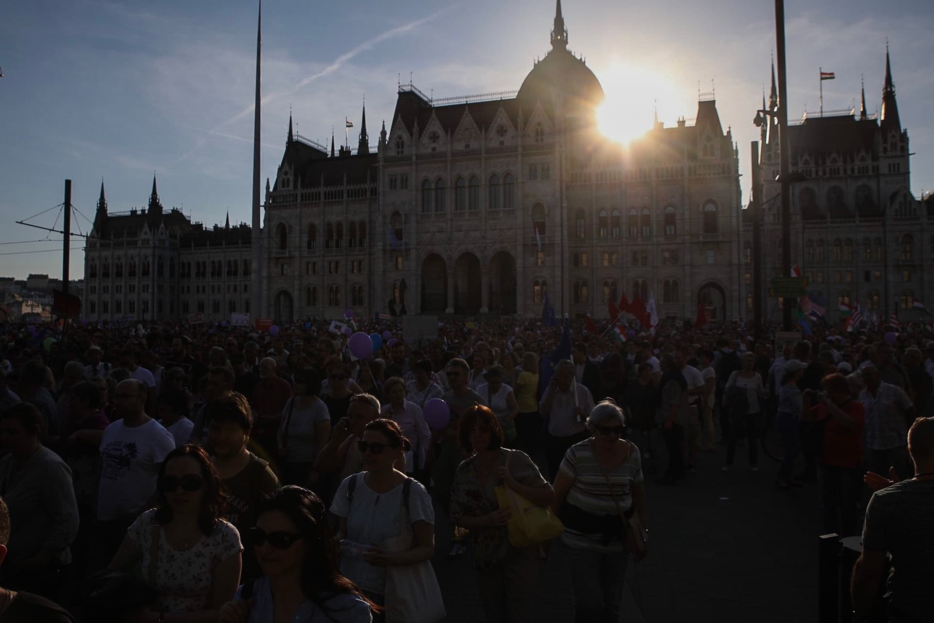 ellenzéki tüntetés április 21