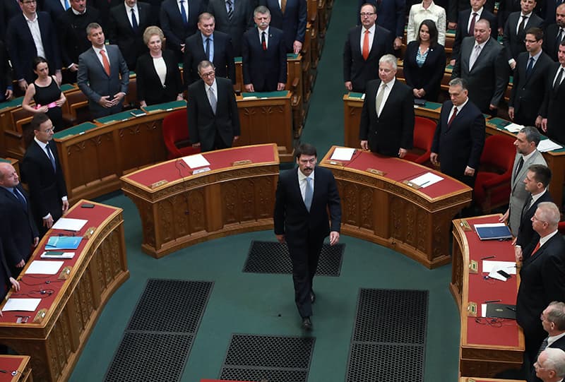 parlament alakuló ülés