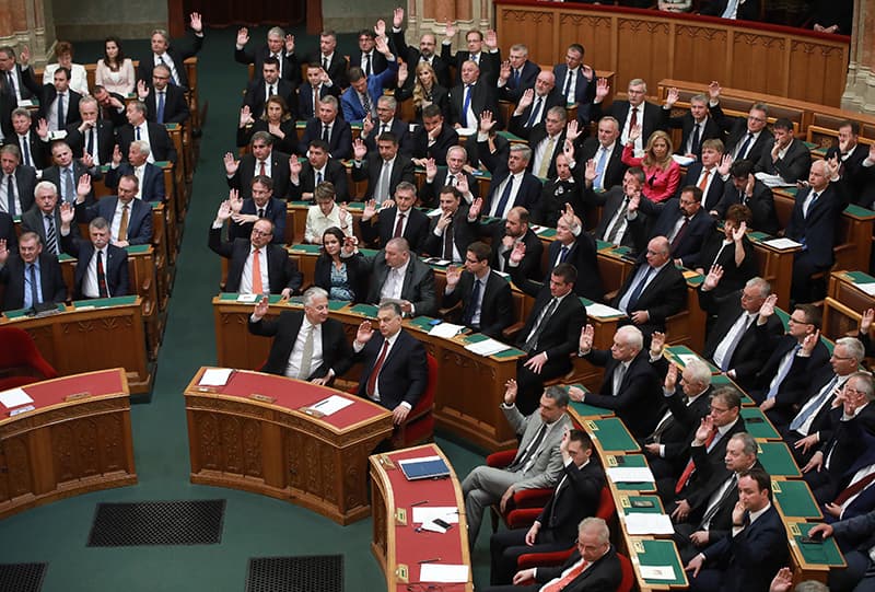 parlament alakuló ülés