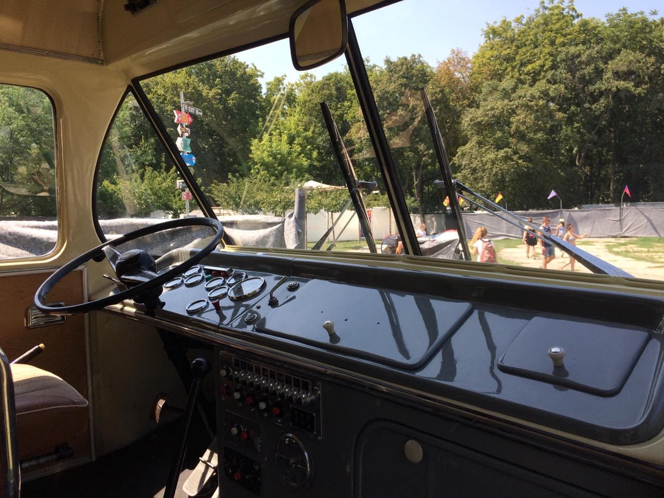 Levi a Sziget sztárfotósa és a buszok