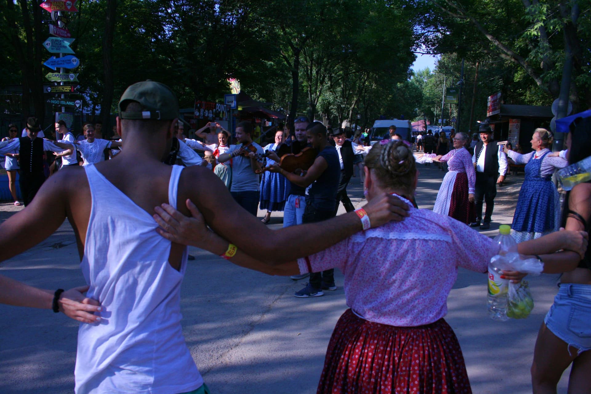 sziget hétfő