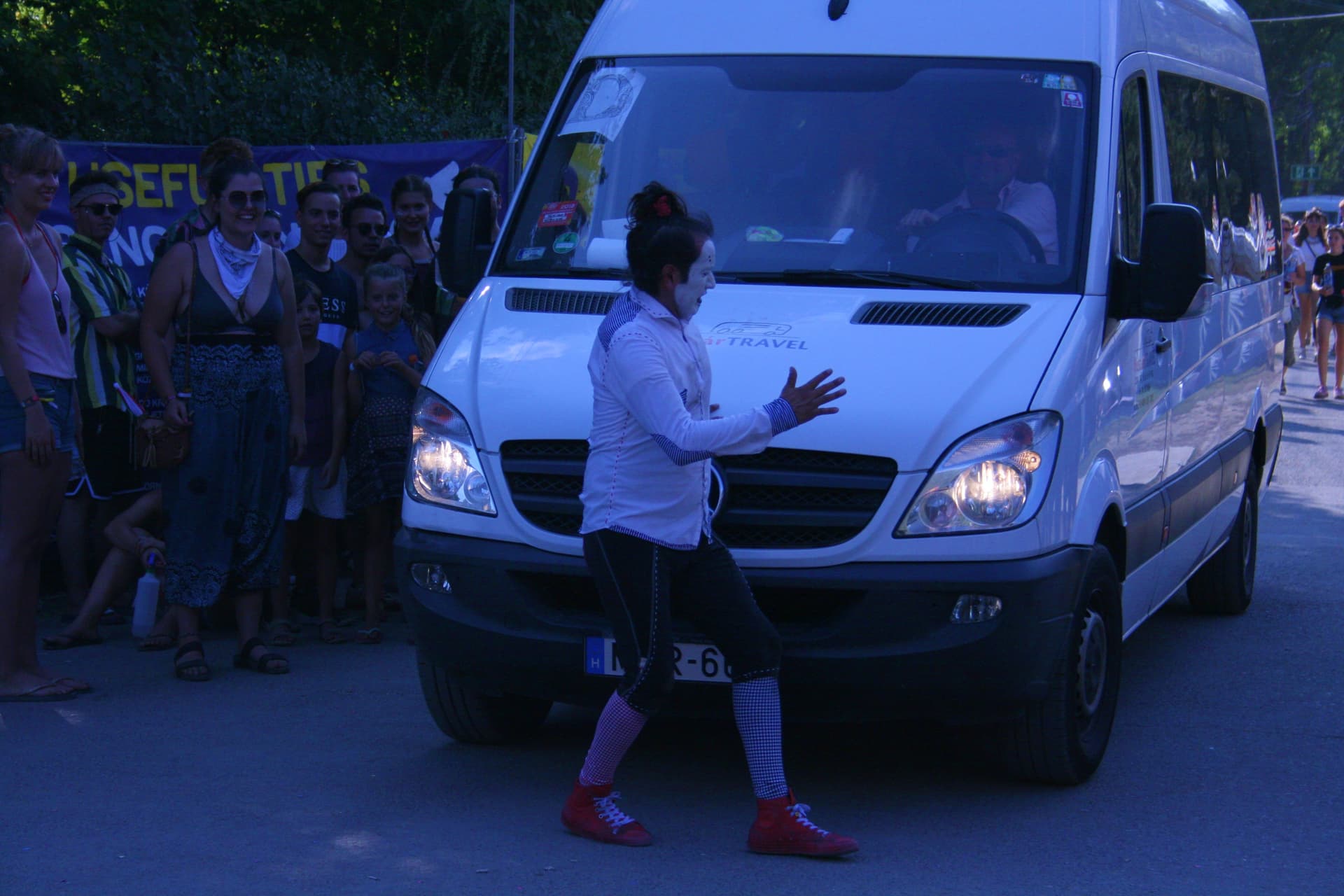 sziget hétfő