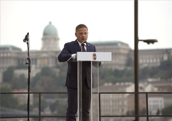 A diktatúrák áldozataira emlékeztek Budapesten