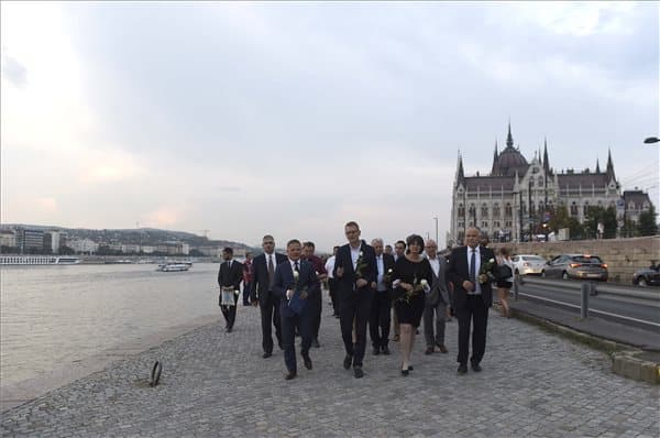 A diktatúrák áldozataira emlékeztek Budapesten