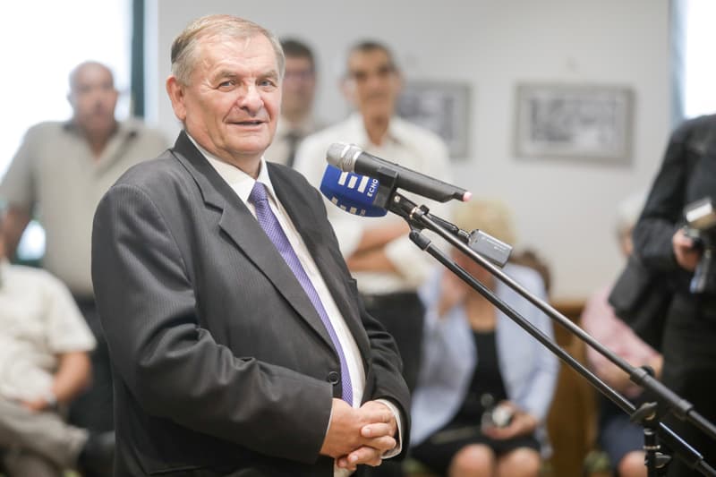 lakitelek mellszobor