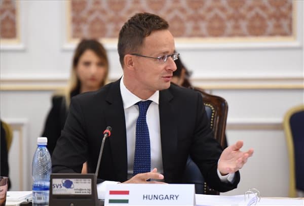 Szijjártó Kirgizisztánban