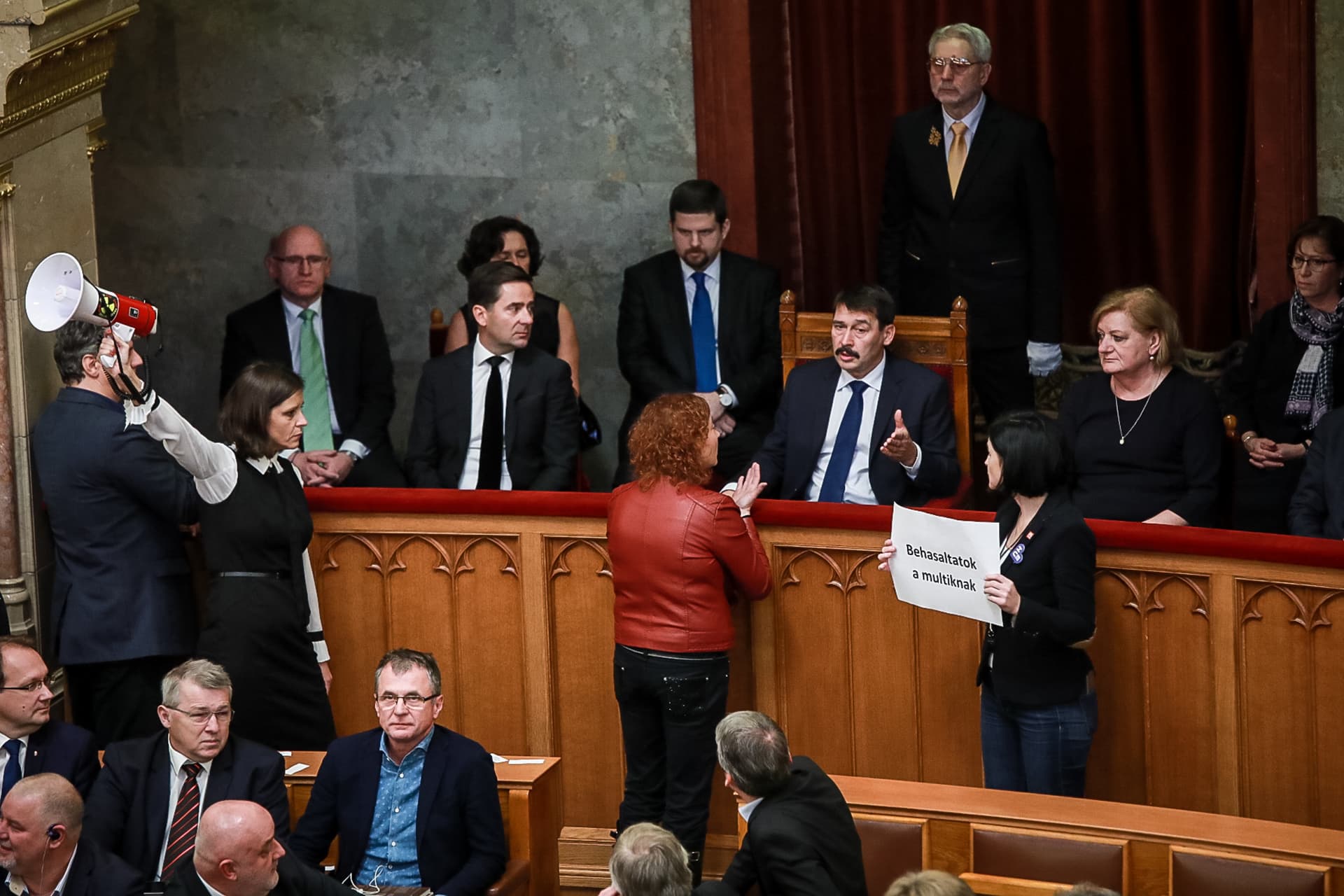Botrány a parlamentben