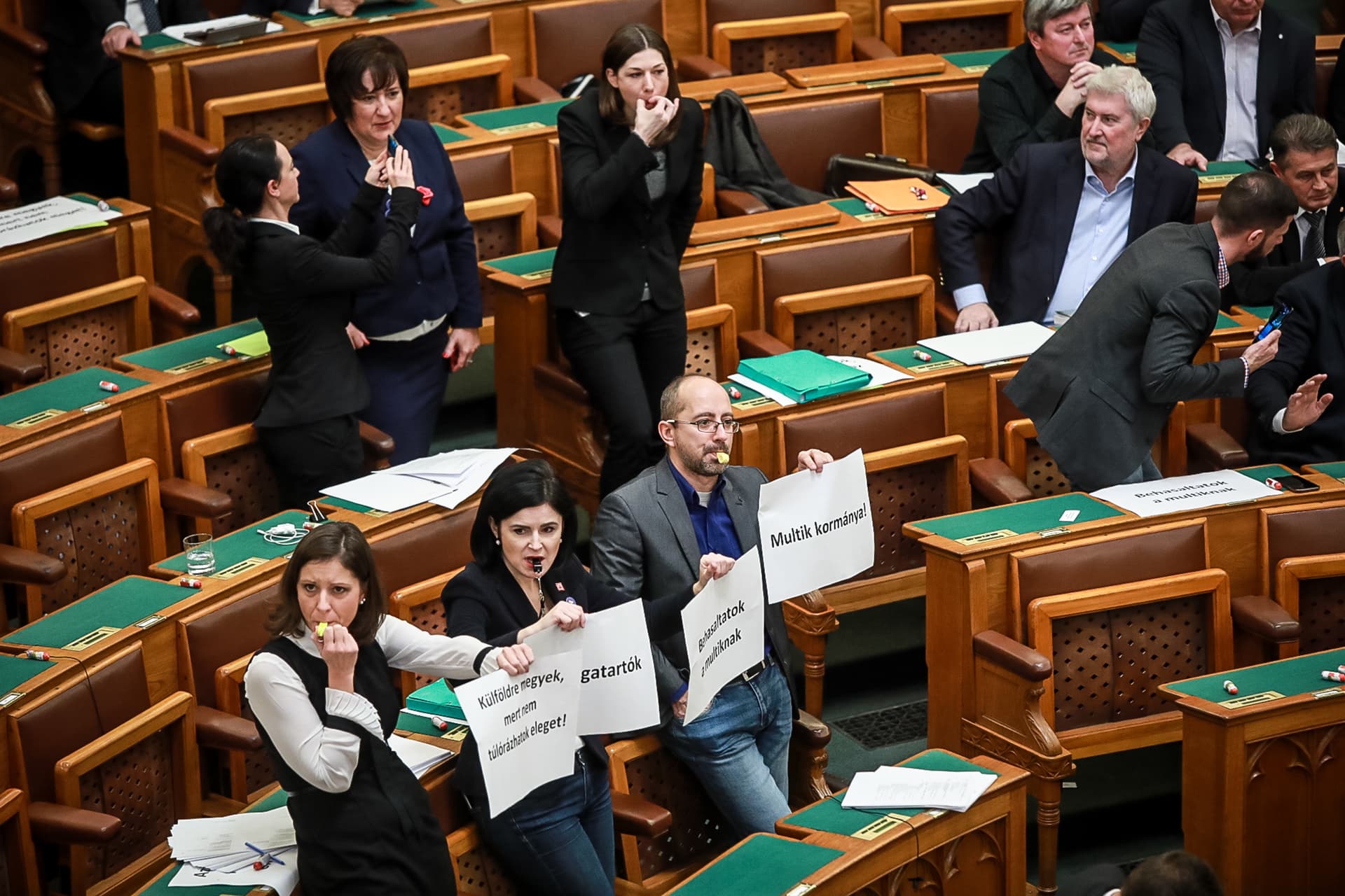 Botrány a parlamentben