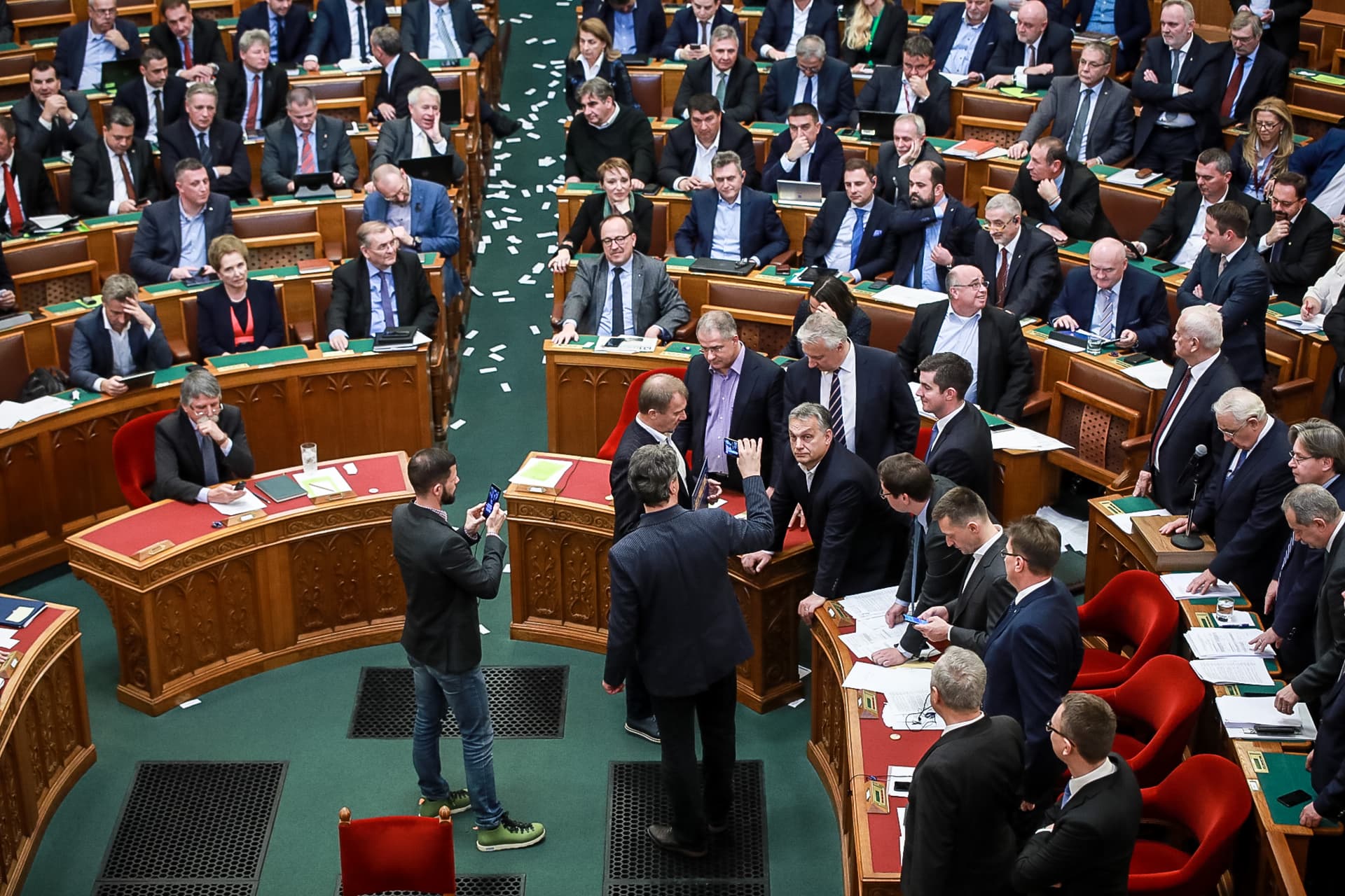 Botrány a parlamentben