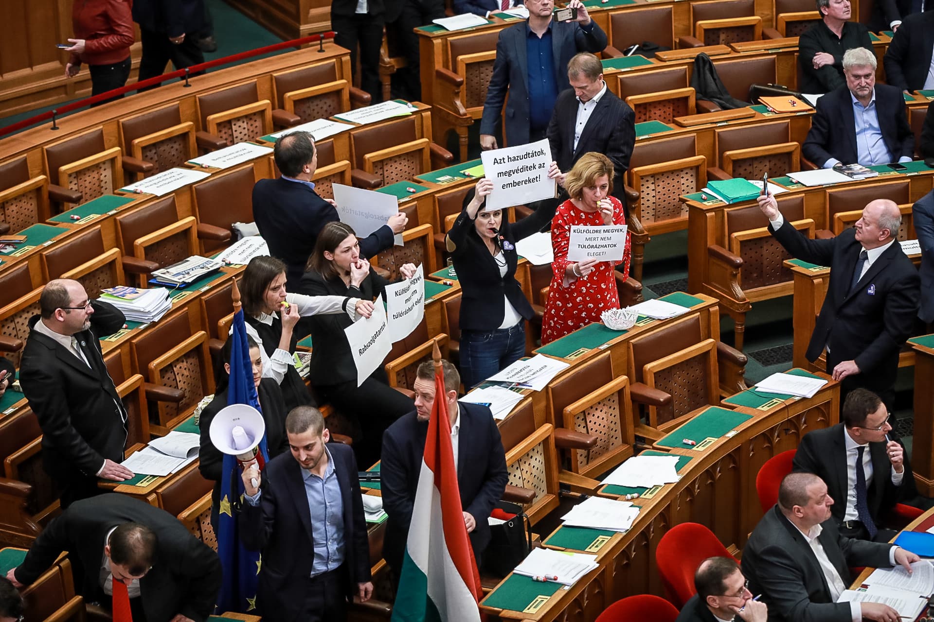 Botrány a parlamentben